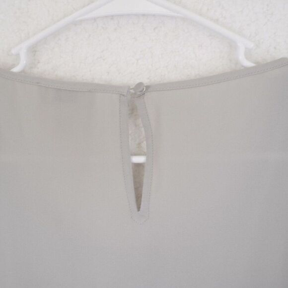 Ann Taylor Loft Medium Gray Ruffles Blouse Top Scoop Neck Sleeveless - Picture 4 of 7